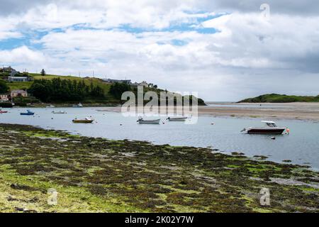 Clonakilty, Ireland, July 2, 2022. Boats anchored in Clonakilty Bay on a sunny day. Irish seashore at low tide, seaside landscape. Shore and fishing b Stock Photo