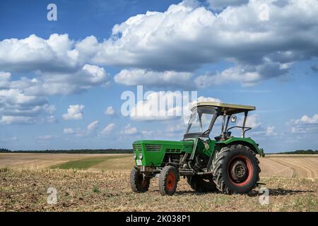 Breuberg, Hesse, Germany, Deutz tractor type D 4006, model series D-06,  year of production 1971, engine capacity 2826 cc, 35 hp Stock Photo - Alamy