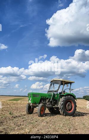 Breuberg, Hesse, Germany, Deutz tractor type D 4006, model series D-06, year  of production 1971, engine capacity 2826 cc, 35 hp Stock Photo - Alamy