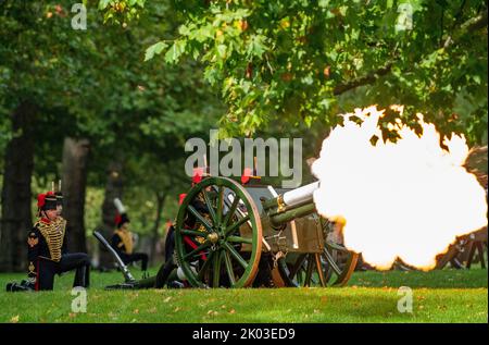The King's Troop Royal Horse Artillery fire a 96-gun salute at 1pm in tribute to the late Queen Elizabeth II in Hyde Park, London, on Friday, September 9, 2022  Queen Elizabeth II died at Balmoral Castle in Scotland on September 8, 2022, and is succeeded by her eldest son, King Charles III. Picture: Rob Taggart Stock Photo