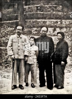 Ren Bishi, his wife, and Luo Ronghuan and his wife took a group photo at the Summer Palace. Ren Bishi was a military and political leader in the early Chinese Communist Party. In the early 1930s, Stock Photo