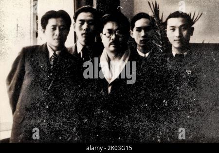 Ren Bishi took a group photo with the Chinese students and staff who came to visit him. From left: Zhu Ziqi, Xiao Yongding, Ren Bishi, Ye Zhengming, Ren Xiang. Ren Bishi was a military and political leader in the early Chinese Communist Party. In the early 1930s, Stock Photo