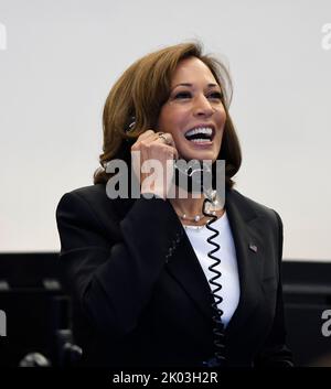 Houston, USA. 09th Sep, 2022. Vice President Kamala Harris speaks to the International Space Station when visiting the NASA Johnson Space Center in Houston, Texas, USA, 09 September 2022. Credit: Sipa USA/Alamy Live News Stock Photo