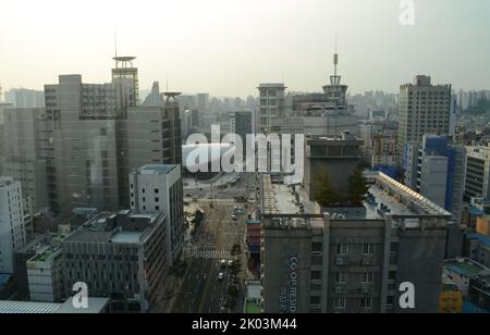 Dusk settles over Dongdaemun Design Plaza area, in Seoul, South Korea Stock Photo