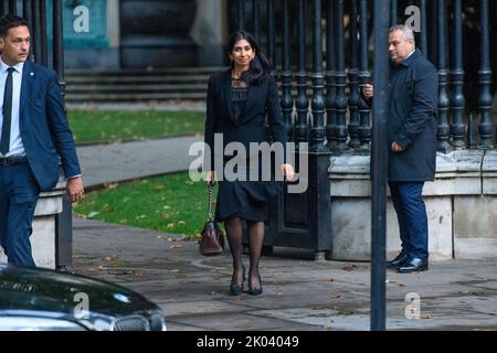 London, UK. 9 September 2022. Home Secretary Suella Braverman leaving a serivce of prayer and reflection for Queen Elizabeth II, at St Paul’s Cathedral, London, following her death on Thursday. Picture date: Friday September 9, 2022. Photo credit should read: Matt Crossick/Empics/Alamy Live News Stock Photo