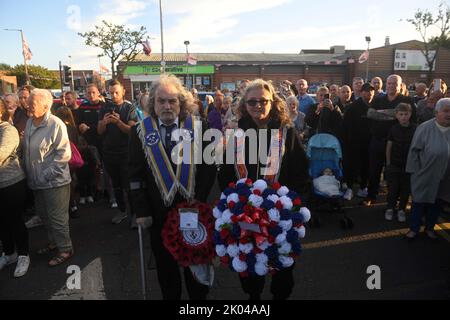 Loyalist Bands and members of the public come out to mourn the loss of Queen Elizabeth II on Belfast's Shankill Road. Picture date: Friday September 9, 2022. Stock Photo