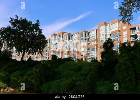 Apartment building in a park by Cuyahoga river in Cleveland, Ohio Stock Photo