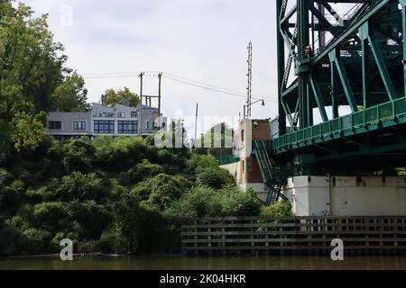 Columbus Road Lift Bridge over Cuyahoga river in Cleveland, Ohio.  One of Clevelands 330 bridges. Stock Photo