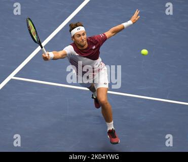 New York, USA. 09th Sep, 2022. New York Flushing Meadows US Open Day 09/09/2022 Casper Ruud (NOR) as he wins semi final. Credit: Roger Parker/Alamy Live News Stock Photo