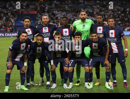 Paris, France, 6th September 2022. The PSG starting eleven line up for a team photo prior to kick off, back row ( L to R ); Marquinhos, Sergio Ramos, Nuno Alexandre Tavares Mendes, Gianluigi Donnarumma, Presnel Kimpembe and Kylian Mbappe, front row ( L to R ); Lionel Messi, Neymar Jr, Marco Verratti, Vitinha and Achraf Hakimi, in the UEFA Champions League match at Le Parc des Princes, Paris. Picture credit should read: Jonathan Moscrop / Sportimage Stock Photo