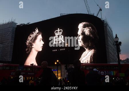 London, UK. 9th Sep, 2022. The advertising screens in Piccadilly Circus display an image of Queen Elizabeth II. Credit: Michael Tubi/Alamy Live News Stock Photo