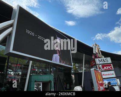 Service stations around the country show signage/screens as a tribute to The Queen as as period of mourning for The Queen begins. Photo shows Beaconsfield Services on the M40. Stock Photo