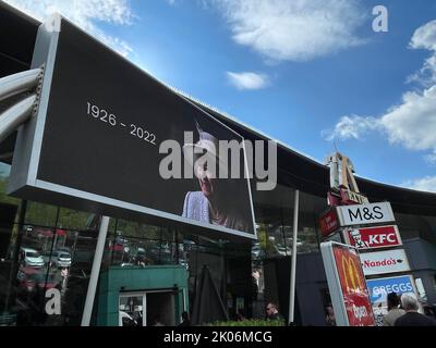 Service stations around the country show signage/screens as a tribute to The Queen as as period of mourning for The Queen begins. Photo shows Beaconsfield Services on the M40. Stock Photo