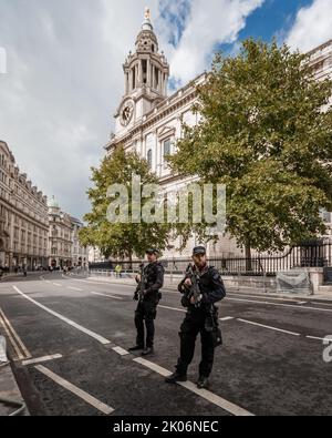 Armed police outside St. Paul's Cathedral as it sets up for A Service Of Prayer And Reflection following the death of Queen Elizabeth II. Stock Photo