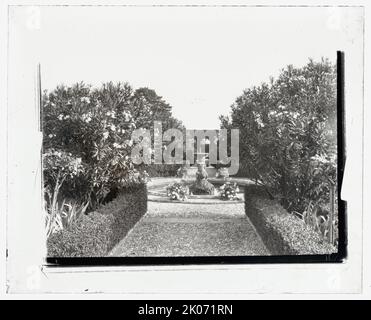 Villa Gamberaia, Settignano, Tuscany, Italy, 1925. House Architecture: Zanobi Lapi, 1610- 1630. Landscape: Zanobi Lapi and others, from 1610. Also, water terrace created on south parterre by Princess Jeanne Ghyka and Martino Porcinai from 1896. Other: Baroness Clemens August von Ketteler owned the villa in 1925. Stock Photo