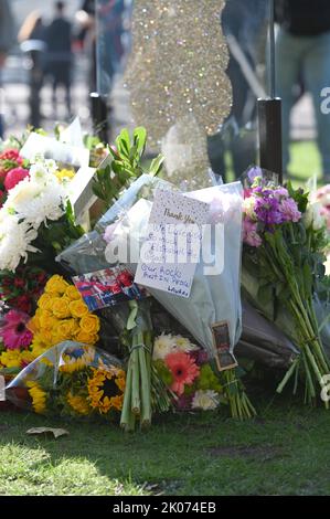 London UK 10th September 2022 - Crowds pay their respects and continue to bring flowers outside Buckingham Palace in London today after the death of Queen Elizabeth II . King Charles III was also proclaimed as monarch today : Credit Simon Dack / Alamy Live News Stock Photo