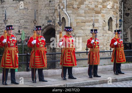 London, UK. 10th Sep, 2022. Yeomen Warders outside The Tower of London ahead of a 96 round gun salute at the Tower of London as King Charles III is proclaimed King during the accession council Credit: Michael Tubi/Alamy Live News Stock Photo