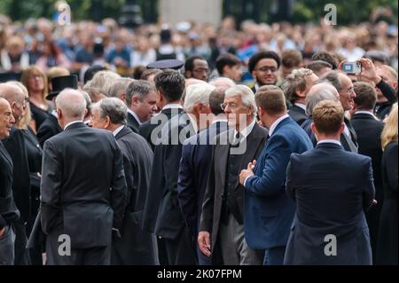 St James's Palace, London, UK. 10th September 2022. Former Prime Minister, John Major, departs from St James's Palace following the proclamation of Hi Stock Photo