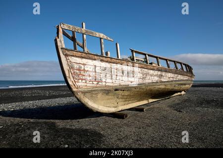 Shipwreck on the black beach, Breidarmerkursandur, South Iceland, Iceland Stock Photo