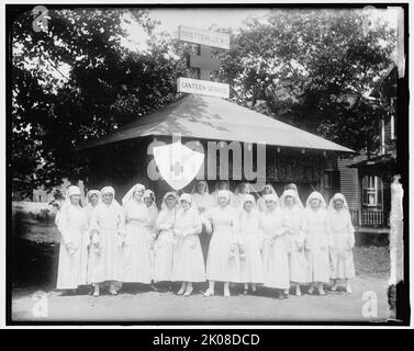 Red Cross: Fayetteville, N.C. Canteen Service, between 1910 and 1920. Stock Photo