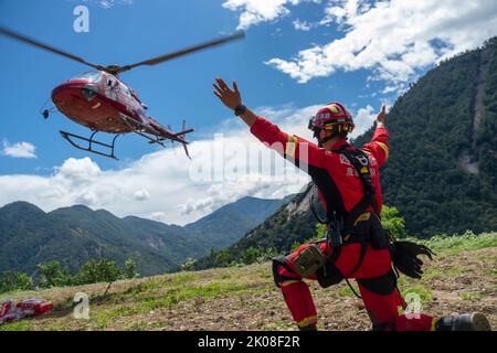 Ya'an, China's Sichuan Province. 10th Sep, 2022. A rescuer guides a helicopter in Xingfu Village of Shimian County, Ya'an City, southwest China's Sichuan Province, Sept. 10, 2022. Credit: Cai Yang/Xinhua/Alamy Live News Stock Photo