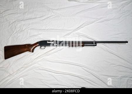 Winchester model 12 pump action shotgun pigeon grade 12 gauge, 1947 ...