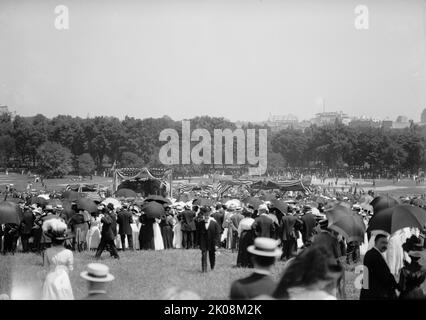 Military Field Mass by Holy Name Society of the Roman Catholic Church - General View, 1910. Religious meeting, USA. Stock Photo