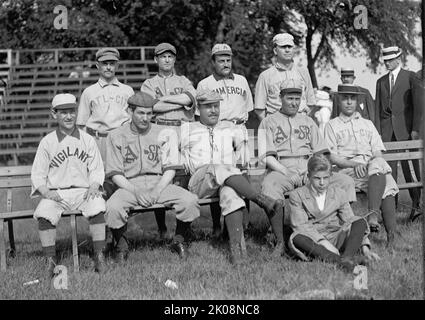 Baseball, Congressional, Front Row: Lafferty of Oregon; Sidney Anderson of Minnesota; Longworth of Ohio; 2 Unidentified. Rear Row: Farr of Pennsylvania; Miller of Minnesota; 2 Unidentified, 1911. Stock Photo