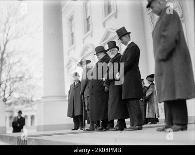 Boy Scouts - Visit of Sir Robert Baden-Powell To [Washington] D.C. C.H. Livingstone; Baden-Powell; Taft; Amb. Bryce; Unidentified; James Sloane, 1911. [Colin Hamilton Livingstone, banker and president of the Washington and Old Dominion Railway; British founder of the Boy Scouts movement Robert Baden-Powell; US President William Howard Taft; British ambassador to the United States James Bryce, 1st Viscount Bryce]. Stock Photo