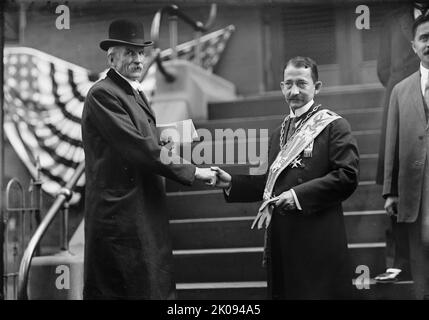 Mason's International Congress of 33rd Degree - Richardson Shaking Hands with Unidentified, 1912. [Freemasons]. Stock Photo