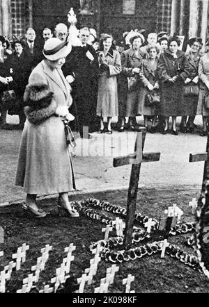Elizabeth R at the British Legion Empire Field of Remembrance. Elizabeth Angela Marguerite Bowes-Lyon (4 August 1900 - 30 March 2002) was Queen of the United Kingdom and the Dominions from 11 December 1936 to 6 February 1952 as the wife of King George VI. After her husband died, she was known as Queen Elizabeth The Queen Mother, to avoid confusion with her daughter, Queen Elizabeth II. Stock Photo