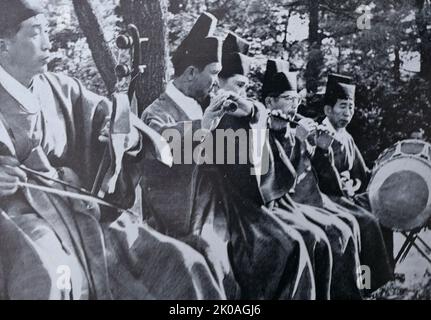 It was a dance or a drama that was usually performed to the accompaniment of such an orchestra. From right to left: Janggu, Piri, also Piri, Daegeum and Haegum. The janggu or sometimes called seyogo is the most representative drum in traditional Korean music. The piri is a Korean double reed instrument in bamboo, used in both the folk and classical music of Korea. The piri was originally a musical instrument in the western part, and has already been used in Goguryeo and Baekje since the period of the Three States. The daegeum is a large bamboo flute, a transverse flute used in traditional Kore Stock Photo