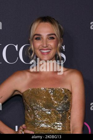 Chloe Fineman attends 2022 Harper's Bazaar ICONS & Bloomingdale's 150th