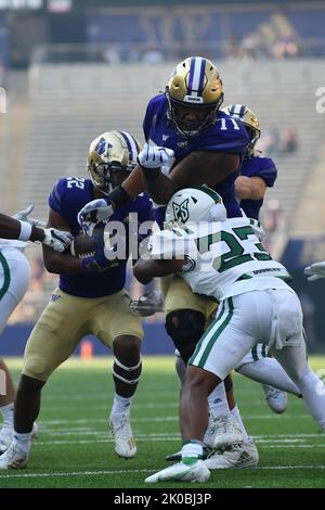 Washington Offensive Lineman Nate Kalepo (71) And Offensive Lineman ...