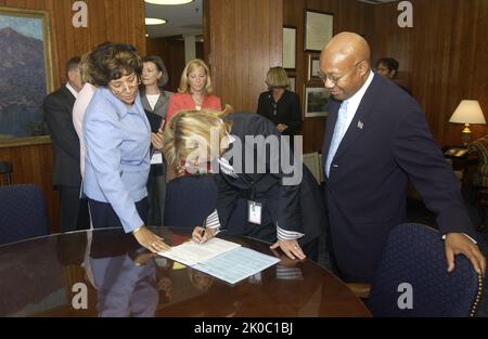 Swearing-in ceremony for Carin Barth. Swearing-in ceremony for Carin Barth Subject, Swearing-in ceremony for HUD's Chief Financial Officer, Carin Barth, with Secretary Alphonso Jackson presiding. Stock Photo