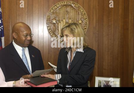 Swearing-in ceremony for Carin Barth. Swearing-in ceremony for Carin Barth Subject, Swearing-in ceremony for HUD's Chief Financial Officer, Carin Barth, with Secretary Alphonso Jackson presiding. Stock Photo