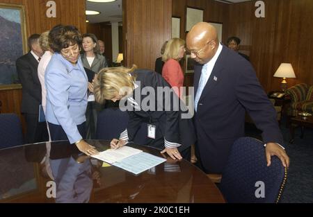 Swearing-in ceremony for Carin Barth. Swearing-in ceremony for Carin Barth Subject, Swearing-in ceremony for HUD's Chief Financial Officer, Carin Barth, with Secretary Alphonso Jackson presiding. Stock Photo