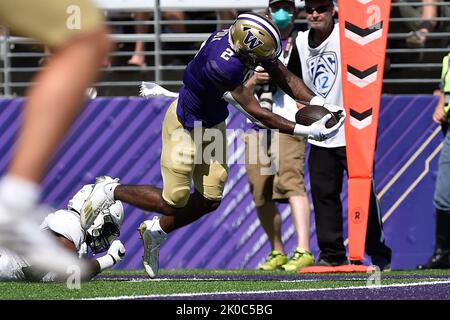 Seattle, WA, USA. 10th Sep, 2022. Washington Huskies wide receiver Ja'Lynn Polk (2) stretches for the end zone during the NCAA Football Game between the Washington Huskies and Portland State Vikings at Husky Stadium in Seattle, WA. Steve Faber/CSM/Alamy Live News Credit: Cal Sport Media/Alamy Live News Stock Photo