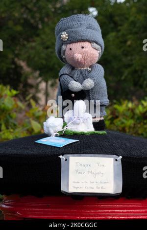 Ballater, Scotland, UK. 11th September 2022. A “Box Topper” crochet model of Queen Elizabeth II on post box in Village of Ballater, Aberdeenshire. Ballater is a village nearest to Balmoral Castle and is on the route of the cortege carrying the coffin of Queen Elizabeth II to Edinburgh today. Iain Masterton/Alamy Live News Stock Photo