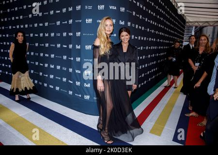 https://l450v.alamy.com/450v/2k0d3ek/toronto-canada-10th-sep-2022-jennifer-lawrence-left-is-photographed-beside-producer-justine-ciarrocchi-at-the-royal-alexandra-theatre-for-the-premier-of-her-film-causeway-during-the-toronto-international-film-festival-sat-sept-10-2022-credit-the-canadian-pressalamy-live-news-2k0d3ek.jpg