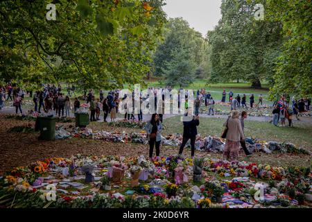 London, UK. 10th Sep, 2022. Thousands of flowers laid at the designated area in Green Park as tributes to Queen Elizabeth II. Thousands of millions of people from around the world came to the UK and brought flowers to pay tributes to Queen Elizabeth II for her services to the country and her realm. The Buckingham Palace announced to move the flower tributes to a new designated area in Green Park. Credit: SOPA Images Limited/Alamy Live News Stock Photo