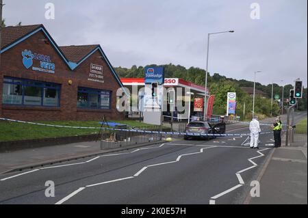 Wolverhampton Road, Oldbury, England - September 11th 2022 - The Wolverhampton Road Crime Scene - West Midlands Police are investigating an attempted murder on Newbury Lane in Oldbury where a 32-year-old man was stabbed, leaving him critically injured. Officers cordoned off a row of housing where the attack took place. One house was also manned by officers. Around a quarter of a mile from the scene, police also closed part of the Wolverhampton Road where a Mercedes vehicle had crashed near an Esso garage. Stock Photo