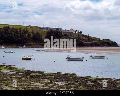 Clonakilty, Ireland, July 2, 2022. Boats anchored in Clonakilty Bay on a sunny day. Irish seashore at low tide, seaside landscape. Shore and fishing b Stock Photo