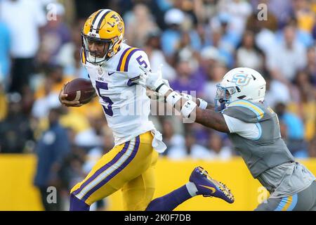 Baton Rouge, LA, USA. 10th Sep, 2022. LSU quarterback Jayden Daniels (5) breaks the tackle of a Southern defender during NCAA football game action between the Southern Jaguars and the LSU Tigers at Tiger Stadium in Baton Rouge, LA. Jonathan Mailhes/CSM/Alamy Live News Stock Photo