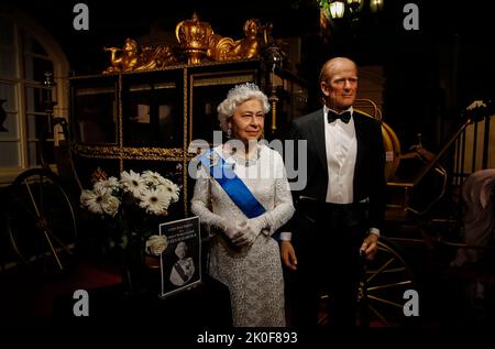 Kuala Lumpur, Malaysia. 11th Sep, 2022. Flowers and a tribute are set next to wax figures depicting the late Queen Elizabeth II (L) and her husband late Prince Philip, Duke of Edinburgh, at Red Carpet Wax Museum, i-City in Shah Alam, outskirts of Kuala Lumpur. Britain's longest reigning monarch, Queen Elizabeth II, died on September 8 at the age of 96 at her Scottish estate, Balmoral Castle. (Credit Image: © Wong Fok Loy/SOPA Images via ZUMA Press Wire) Credit: ZUMA Press, Inc./Alamy Live News Stock Photo