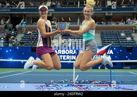 Barbora Krejcikova, Katerina Siniakova Stock Photo - Alamy