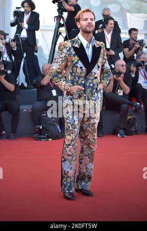 Venice, Italy. 10th Sep, 2022. VENICE, ITALY - SEPTEMBER 10: Alessandro Borghi attends the closing ceremony red carpet at the 79th Venice International Film Festival on September 10, 2022 in Venice, Italy. Credit: dpa/Alamy Live News Stock Photo