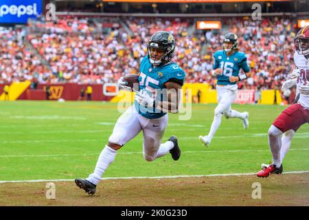 Jacksonville, USA. 18th Sep, 2022. September 18, 2022: Jacksonville Jaguars  running back JAMES ROBINSON (25) runs the ball in for a touchdown during  the Jacksonville Jaquars vs Indianapolis Colts NFL game at