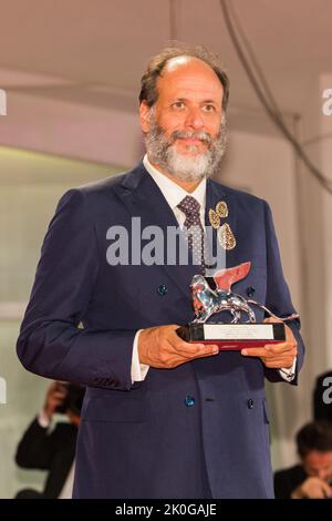 VENICE, ITALY. September 10, 2022: Luca Guadagnino at the Award Winners Photocall at the 79th Venice International Film Festival. Picture: Kristina Afanasyeva/Featureflash Credit: Paul Smith/Alamy Live News Stock Photo