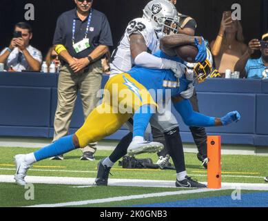 Houston, United States. 02nd Oct, 2022. Los Angeles Chargers guard Zion  Johnson (77) and Los Angeles Chargers tight end Gerald Everett (7)  celebrate Los Angeles Chargers running back Austin EkelerÕs (30) touchdown